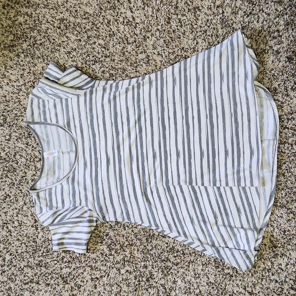 LuLaRoe tshirt